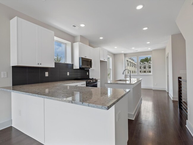 Building Photo - Townhome in West End with Rooftop Terrace ...