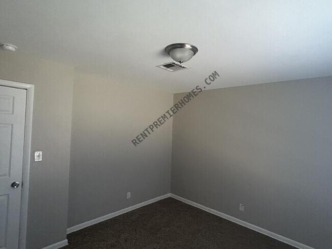 Building Photo - 101 W 31st St