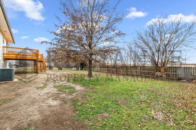 Building Photo - 215 Peachwood Dr