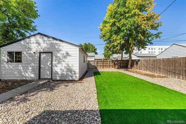 Building Photo - 1409 S Clermont St