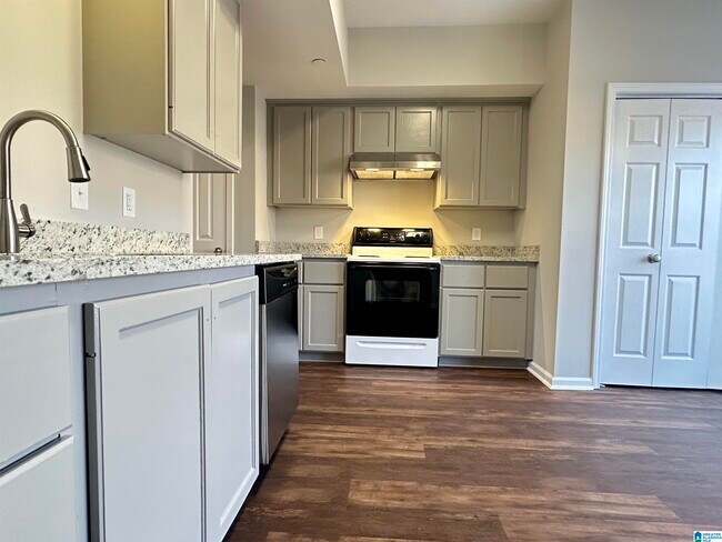 Building Photo - 759 3rd St NE