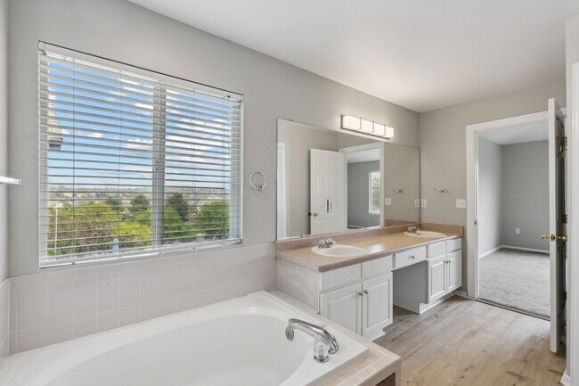 Building Photo - Fantastic 4 Bed with Office in The Farm