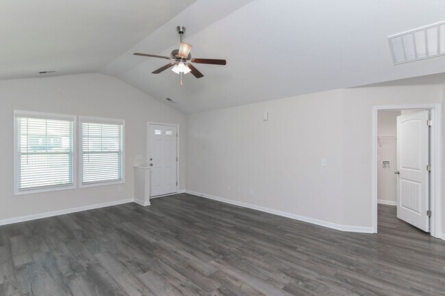 Building Photo - Beautiful Home for Rent in Elgin's Walnut ...