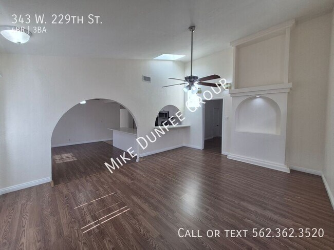 Building Photo - 343 W 229th St