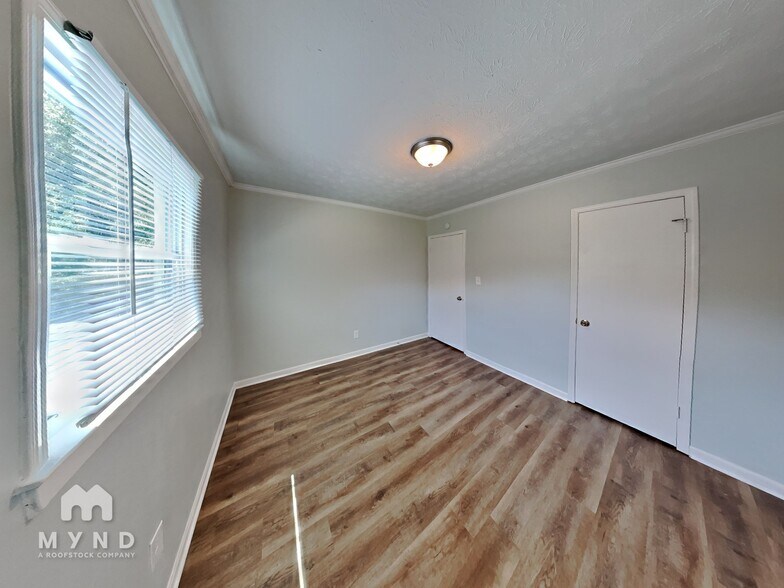 Building Photo - 865 W Hightower Trail