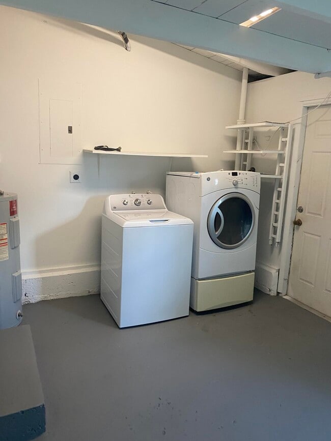 Building Photo - 515 N 7th St