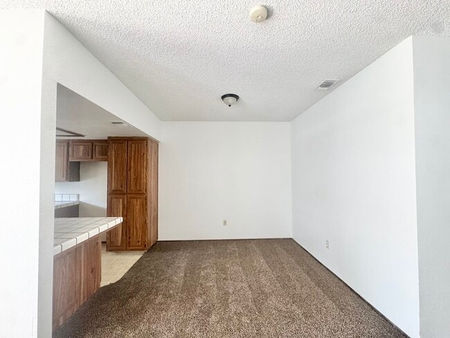 Building Photo - Beautiful 3/2.5 Condo for rent in Citrus Heights! 6219 OakValley