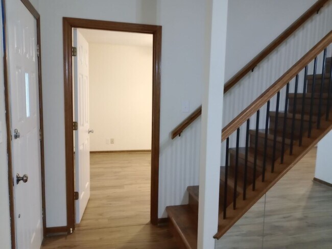 Building Photo - Charming 3 Bedroom, 2 Bath Single Family H...