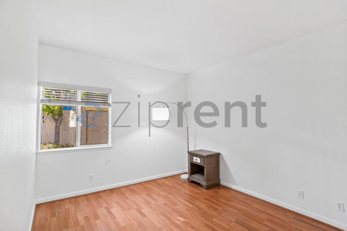Building Photo - Unit 17