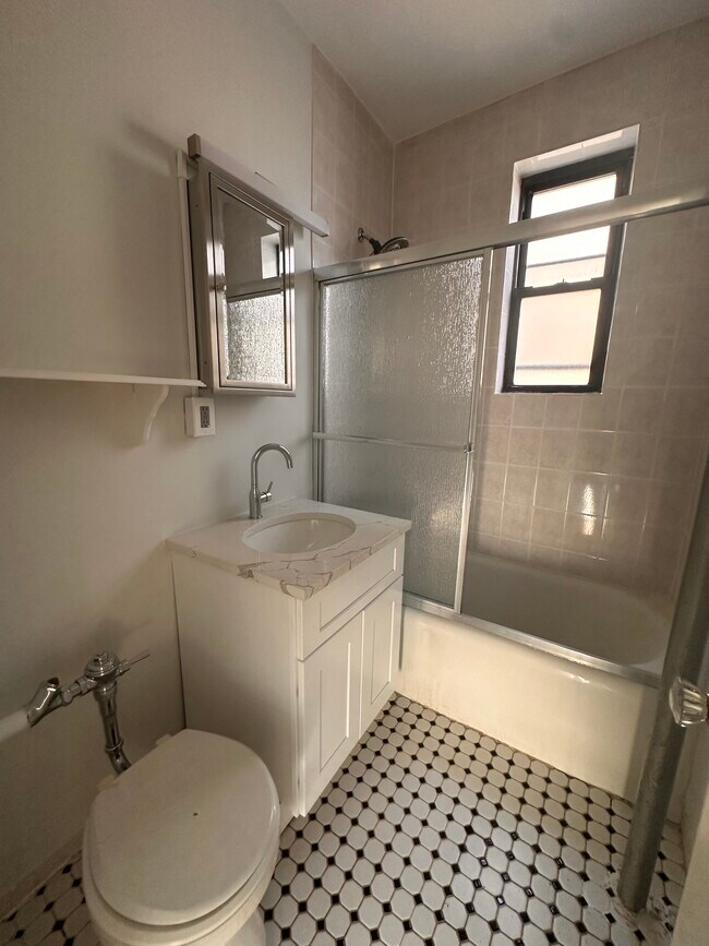 Building Photo - 323 Marine Ave