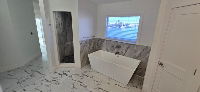 Building Photo - 301 22nd St