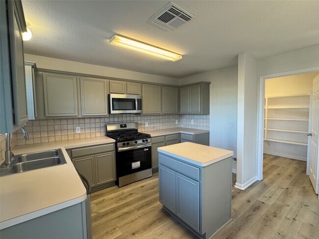 Building Photo - 11811 Madison Kendall Ln