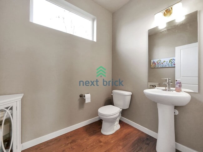 Building Photo - Gorgeous 3 Bed & 2.5 Bath Single Family House For Rent!