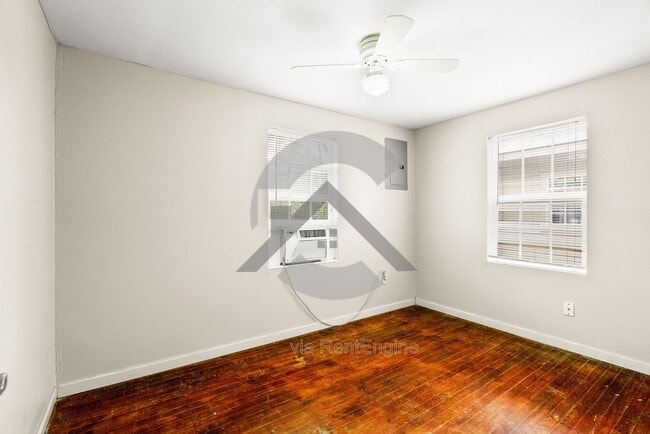 Building Photo - 2013 Independence St