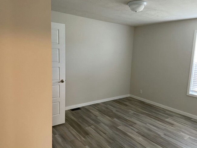 Building Photo - 25539 Shinnecock Dr