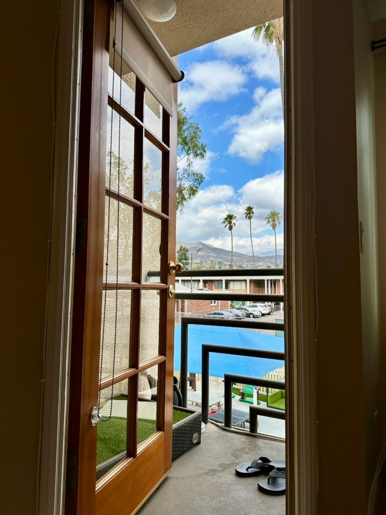 Building Photo - 537 N Adams St