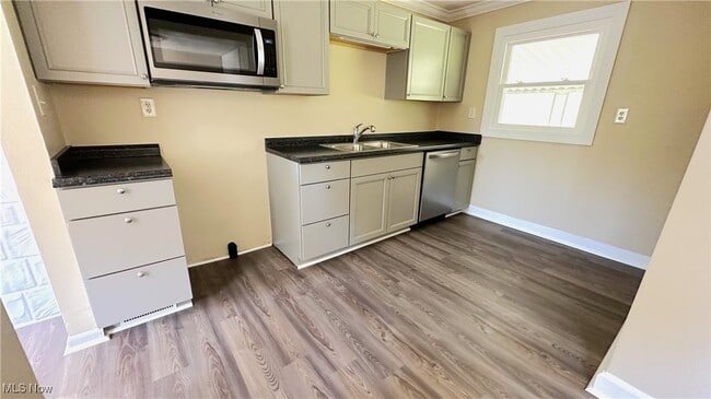 Building Photo - 2339 Chestnut St