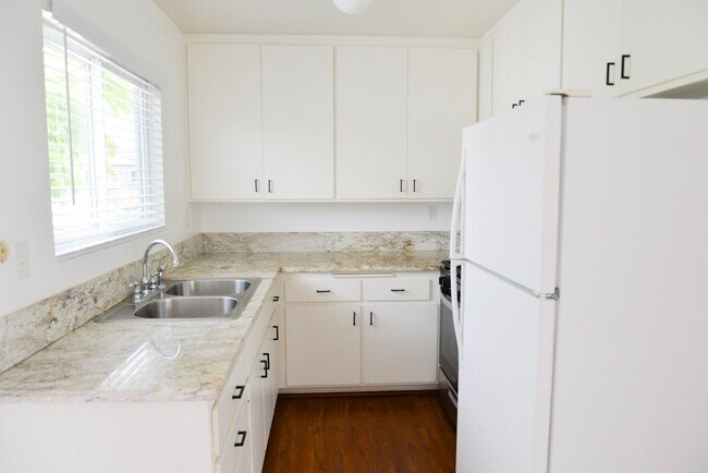 Building Photo - 248 Avenida Del Poniente