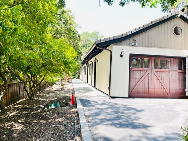 Building Photo - FURNISHED!!! Charming 2BD/1BA Single-Story...