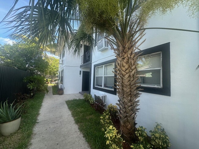 Building Photo - Modern 2-Bedroom | New Kitchen, Bath & Til...