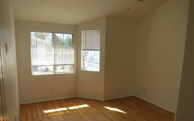 Building Photo - 17726 Kinzie St