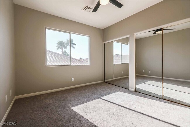 Building Photo - 3045 Sunrise Heights Dr