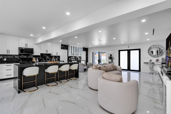 Building Photo - 864 W 69th Pl