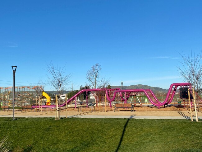 Building Photo - Dublin Hyde Park Modern Living Single Level Condo 4 Bed / 2 Bath, Amenities, Close to 580