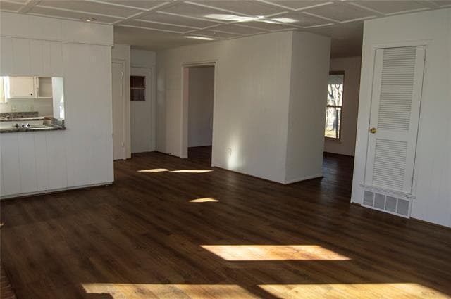 Building Photo - 1938 Spring Dr