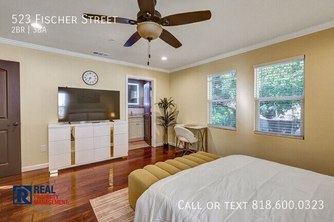 Building Photo - 523 Fischer St