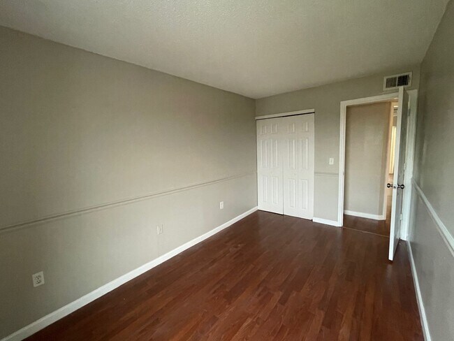 Building Photo - Charming 3-Bedroom, 2.5-Bath Townhome in Village Square Condominiums