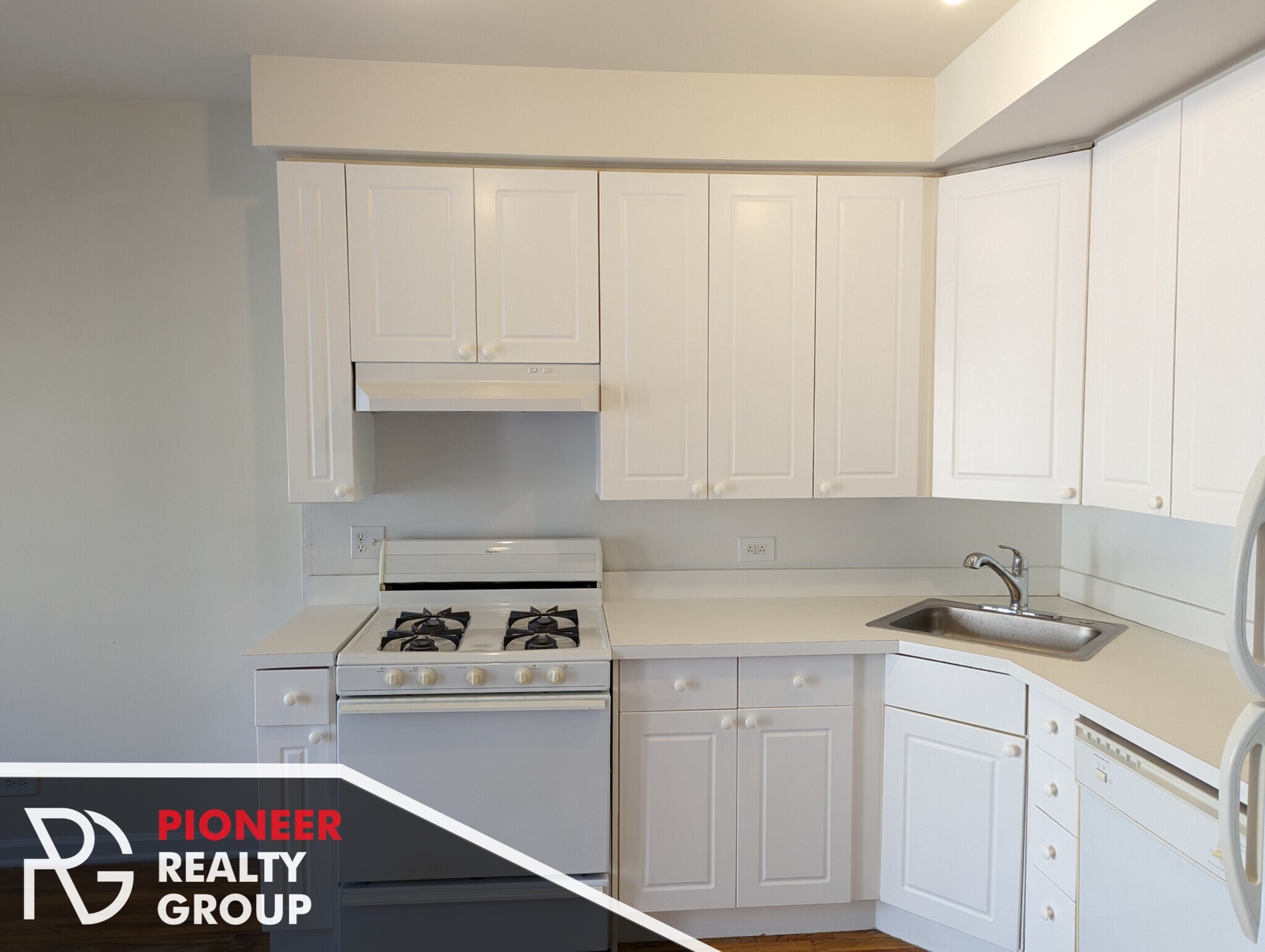 Building Photo - 914 W Dakin St