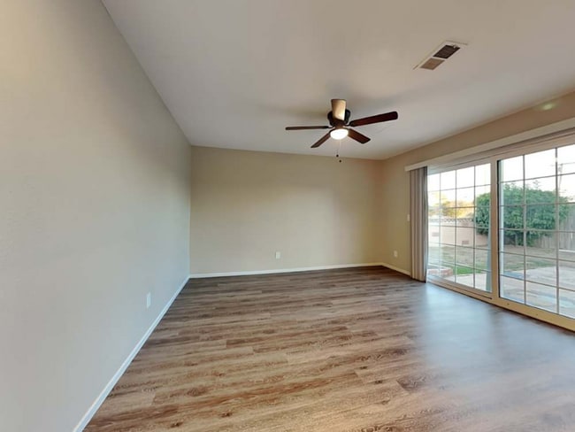 Building Photo - 784 E Turmont St