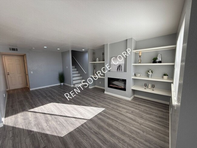 Building Photo - 2 Bedroom/2.5 Bathroom Two Story Condo for...