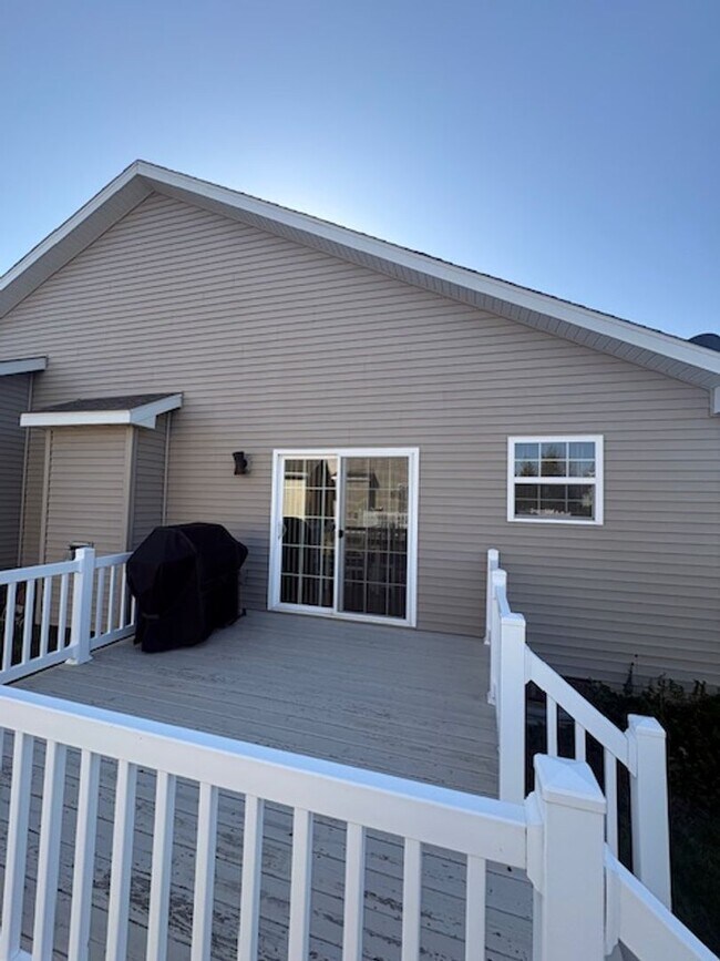 Building Photo - Duplex for Rent in Washington IL - 2 bedrooms/2baths