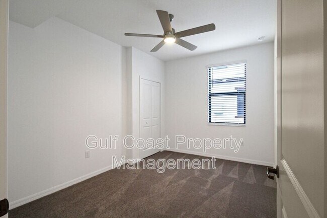 Building Photo - 5703 N Honore Ave