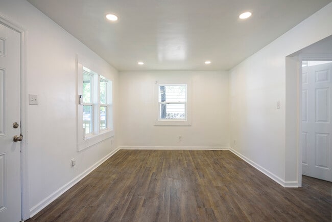 Building Photo - 1701 N Linwood Ave