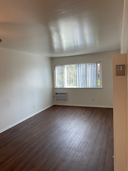 Unit 217 Living Room - La Villa Mesa