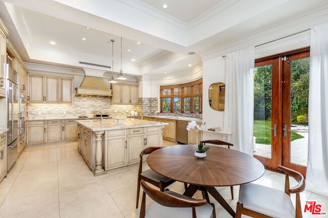 Building Photo - 2229 Summitridge Dr