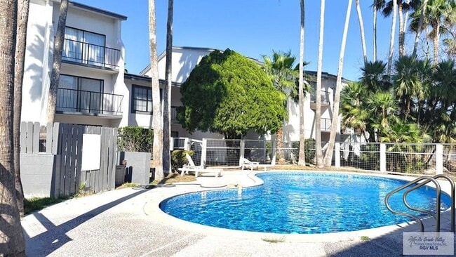 Building Photo - 322 McFadden Dr