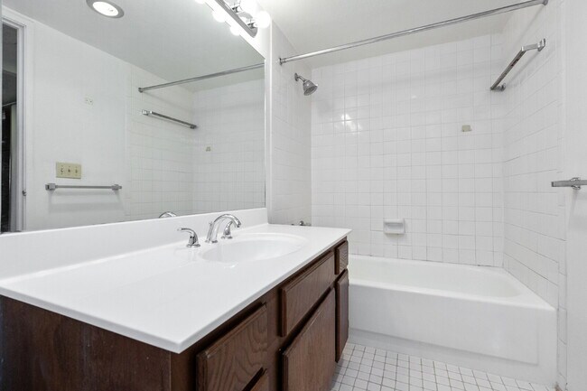 Building Photo - Amazing Opportunity to Rent this well Main...