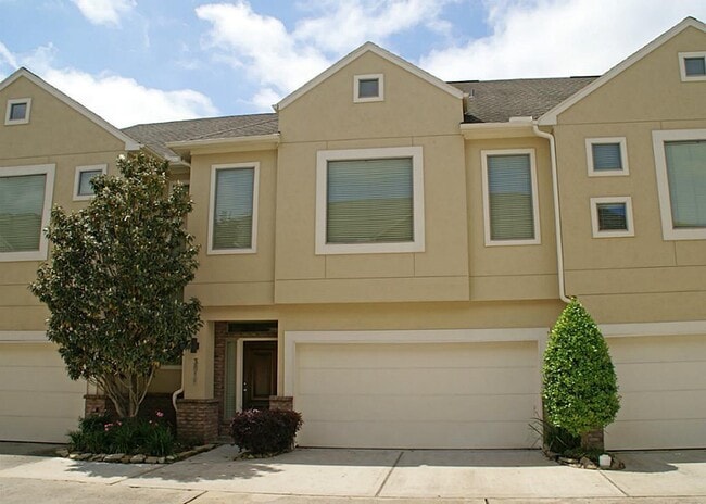 Primary Photo - 3815 Center Plaza Dr