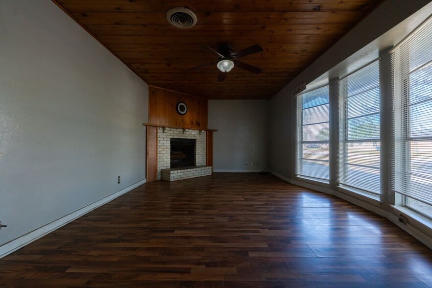 Building Photo - 1719 Austin St