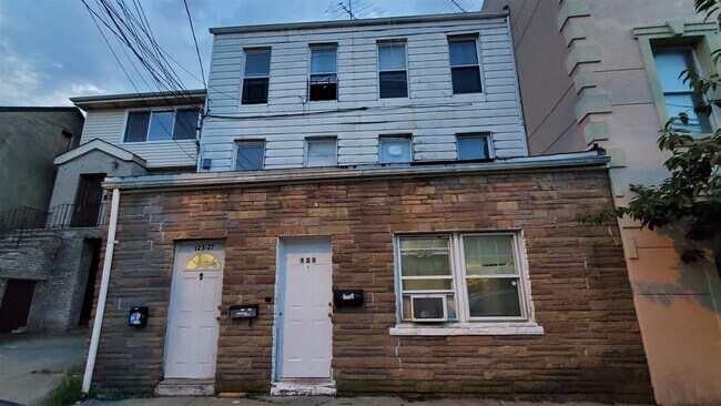 Building Photo - 125-127-127 Beacon Ave