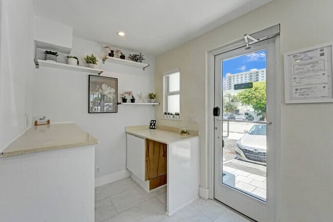 Building Photo - 3020 Seville St
