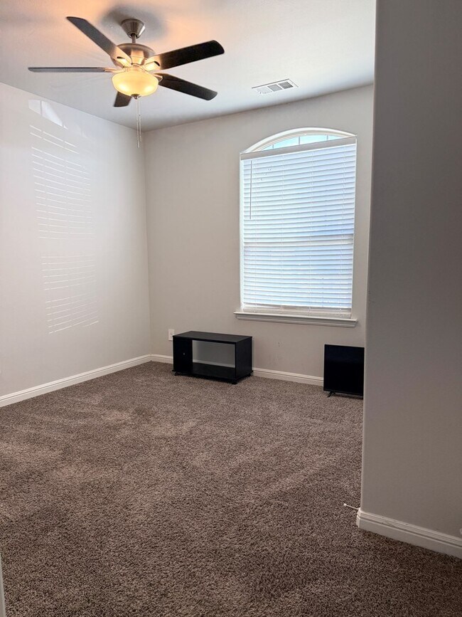 Building Photo - 7104 Thomas Paine Rd