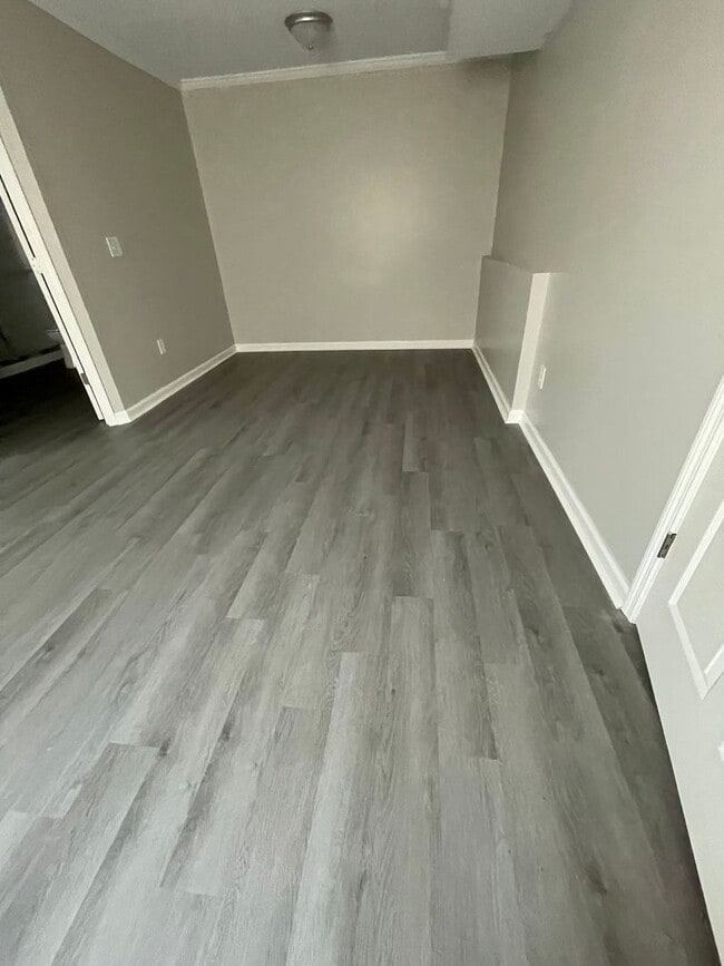 Building Photo - Oversized Newly Renovated One Bedroom Available