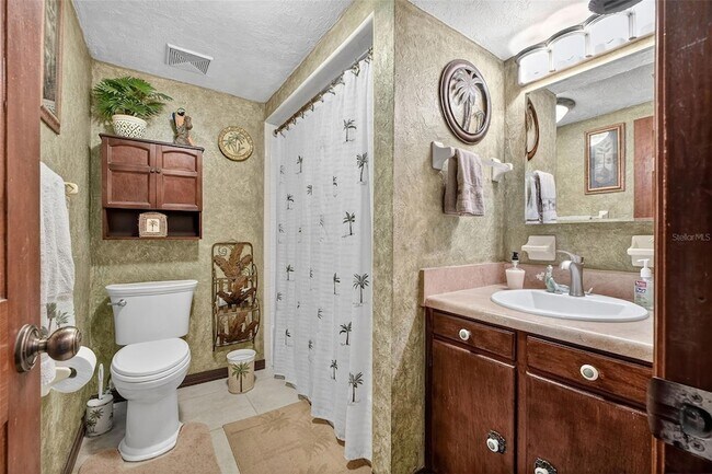 Building Photo - 1517 Manor Way