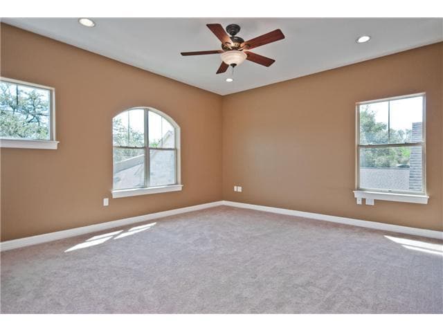 Building Photo - 9122 Balcones Club Dr