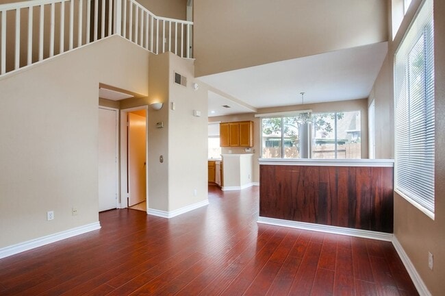 Building Photo - Desirable 3 Bedroom 2 Bath in Ivey Ridge C...